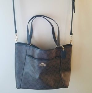 Coach signature tote zip